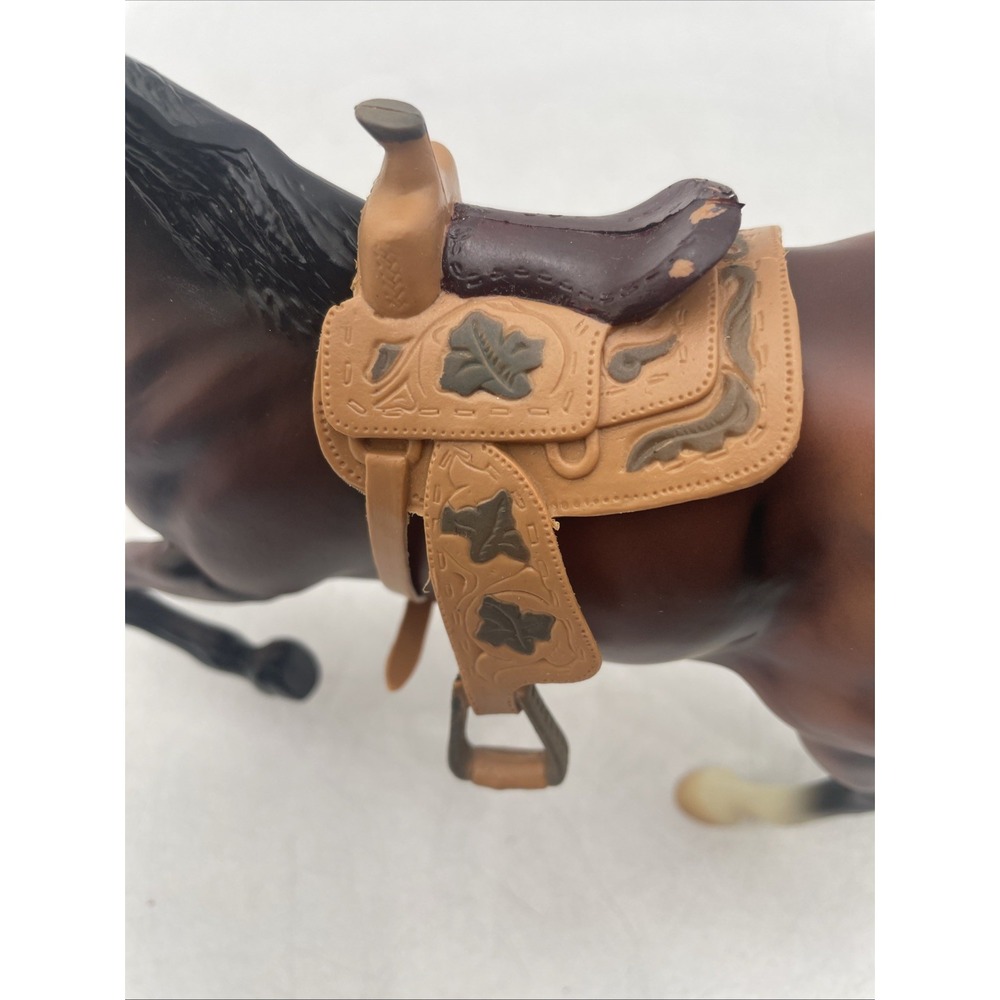 Breyer Reeves Horse Brown White With Western Saddle Leaning - Picture 5 of 7
